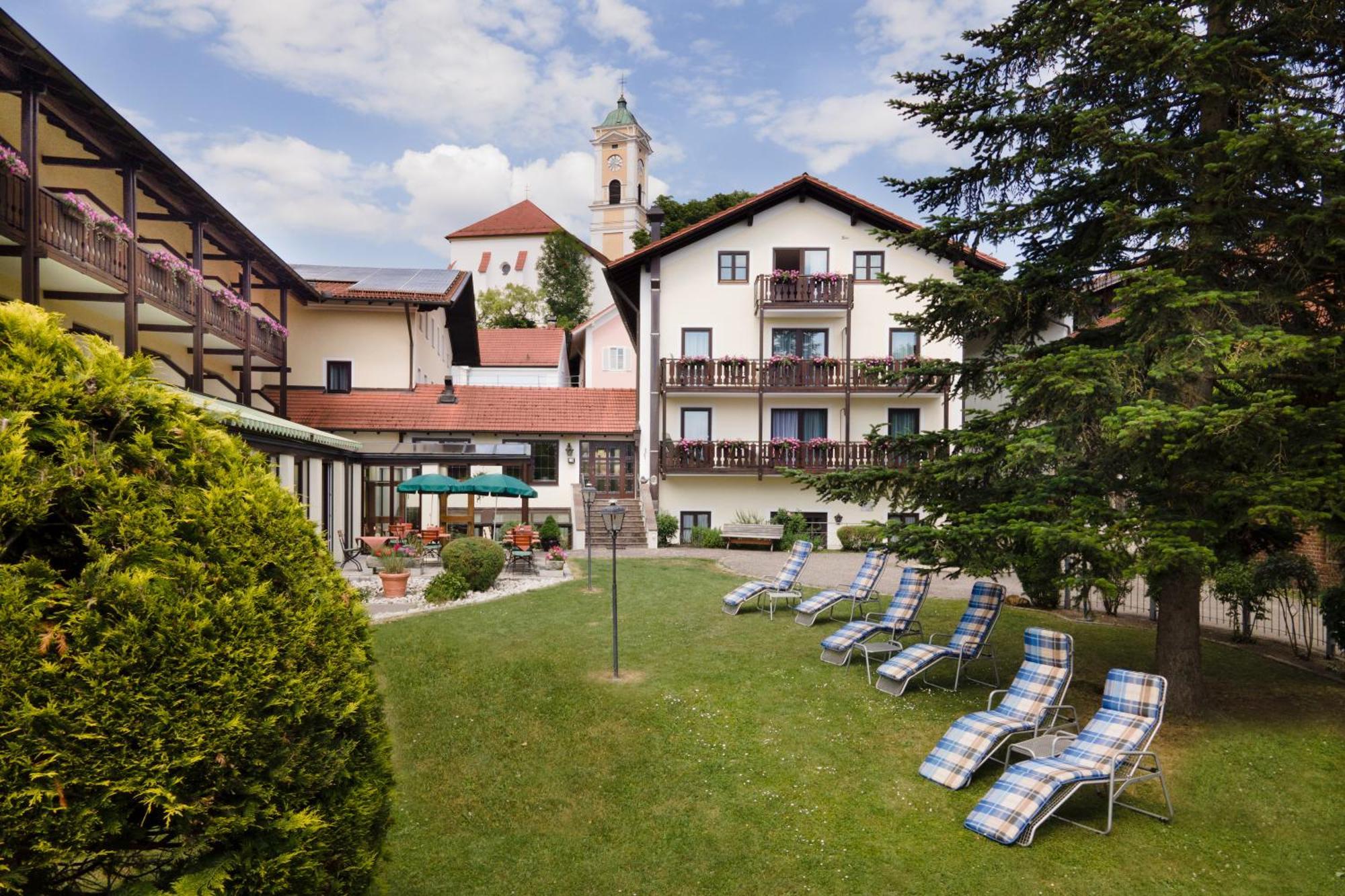Graefliches Hotel Alte Post Бад Бирнбах Екстериор снимка