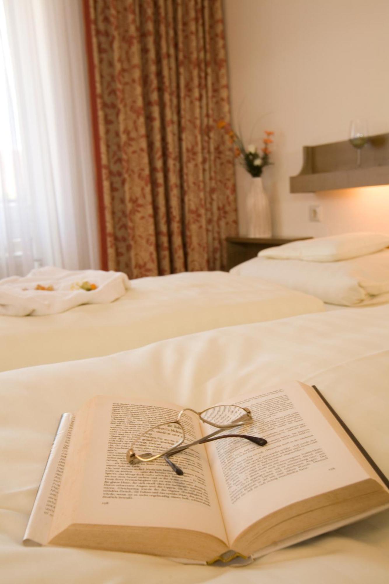 Graefliches Hotel Alte Post Бад Бирнбах Екстериор снимка