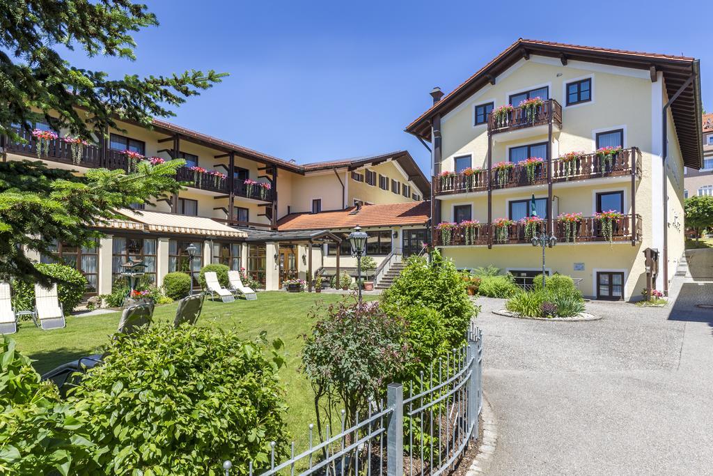 Graefliches Hotel Alte Post Бад Бирнбах Екстериор снимка